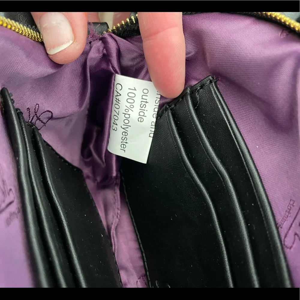 3/25$ 🛒 Ruffled-edge Wrislet Purse - Picture 6 of 11